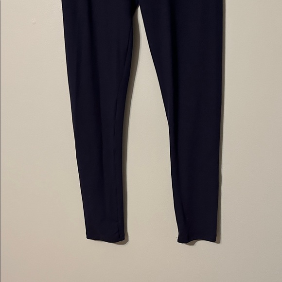 Just Cozy Navy Leggings. M/L. Size 6-12 stretch. Poly/ spandex. - Picture 5 of 9